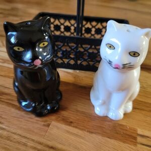 Source Unknown Black and White Cat Shakers